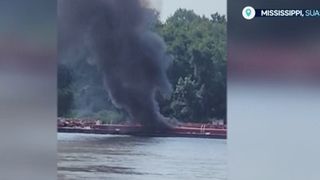 VIDEO Tragedie pe r&acirc;ul Mississippi. Două persoane au murit după ce un elicopter s-a prăbușit peste o ambarcațiune