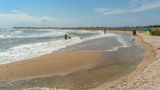 Trei turiști de la Marea Neagră, uciși de explozia unor mine aflate în apă