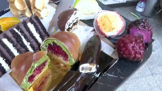 VIDEO „De fiecare dată încerc să aduc o prăjitură nouă”. Elian Miță, secretul deserturilor de succes