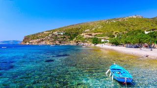 Plaja Kamari din insula Fourni, Grecia