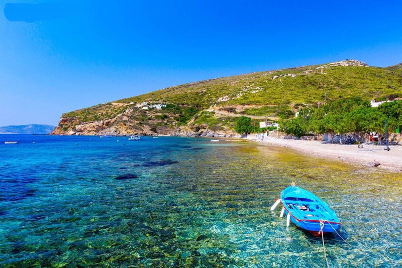 Plaja Kamari din insula Fourni, Grecia