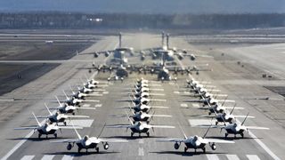 Trump și Putin se &icirc;nt&acirc;lnesc &icirc;n baza militară Elmendorf-Richardson din Alaska