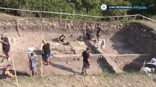 VIDEO &bdquo;Este și o sursă de venit&rdquo;. Arheologii din județul Buzău, ajutați de zilieri