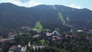 VIDEO Urmează cel mai aglomerat weekend. Minivacanța de Sfânta Maria aduce valuri de turiști la munte și pe litoral