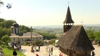 VIDEO „Ne rugăm pentru sănătate”. A început pelerinajul de la Mânăstirea Nicula