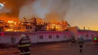VIDEO Complex turistic din Petroșani, distrus de flăcări