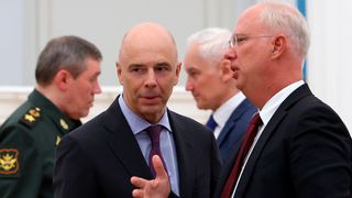 Kirill Dmitriev (dreapta) a participat la ședința de la Kremlin de pregătire a summit-ului din Alaska