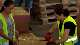 VIDEO Rom&acirc;nii iau cu asalt platformele pe care se v&acirc;nd produse chinezești. Guvernul pregătește taxa pentru coletele din afara UE