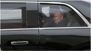 "Trump l-a invitat &icirc;n mașina sa pe Putin". Presa din Rusia jubilează după "gestul extrem de prietenos" al liderului SUA