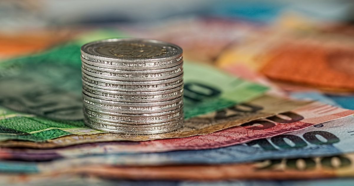 România rămâne în categoria investițiilor, dar Fitch avertizează Guvernul despre riscuri majore.