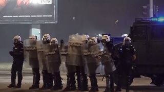 VIDEO A cincea zi de proteste violente &icirc;n Serbia