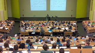 Când încep facultățile în 2025? Structura anului universitar 2025 - 2026