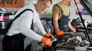 Dan Negru, de la platoul TV la service auto