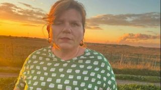 Coșmarul unei românce din Italia, mutilată de un vecin cu un harpon: și-a pierdut un ochi, iar agresorul a fost eliberat după un an: „Sunt terorizată”