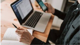 Cum alegi platforma potrivită pentru tranzacționare? Șase lucruri la care să fii atent