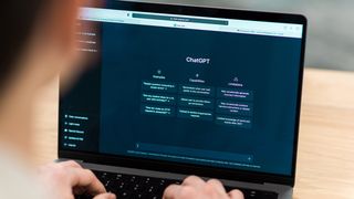 Ultimele cuvinte pe care o tânără i le-a scris lui ChatGPT înainte să se sinucidă. L-a botezat Harry și i se confesa: "Îți recomand să..."