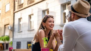 VIDEO „Așa gândesc unele persoane”. Cum se nasc iubirile de o vară