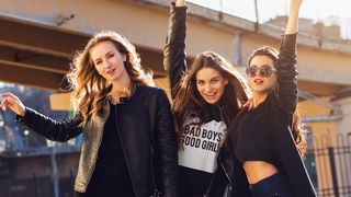 Trei studente au fost exmatriculate după ce s-au filmat dans&acirc;nd l&acirc;ngă o catedrală, &icirc;n Moscova