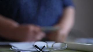 VIDEO România are cea mai scumpă energie din Europa. Pensionarii abia supraviețuiesc costurilor: "Folosesc lumânări"