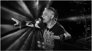 A murit solistul unei trupe legendare de muzică rock, răpus de o boală necruțătoare. Ultimul mesaj, emoționant: "Astăzi, viața mea s-a încheiat"