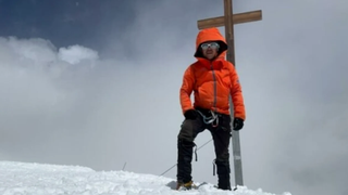 Un alpinist celebru a murit salvând o rusoaică, pe cel mai înalt vârf din Munții Tian Shan. Luca avea 49 de ani