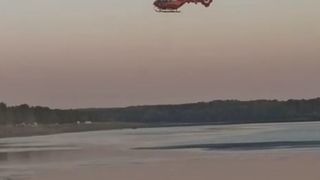 Bărbat dispărut după ce a mers la scăldat cu prietenii, descoperit &icirc;necat &icirc;n Dunăre. Pompierii au scos trupul ne&icirc;nsuflețit din apă