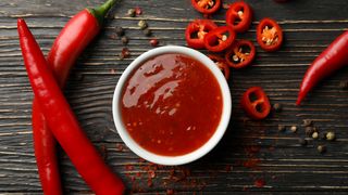 Așa faci cea mai bună rețetă de dulceață de ardei iute: Este sosul ideal pentru friptură