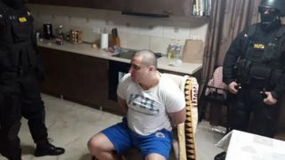 VIDEO Interlopul Alexandru Huțuleac, temutul atacator de polițiști, a fost adus &icirc;n Rom&acirc;nia după ce a fost prins &icirc;n Norvegia