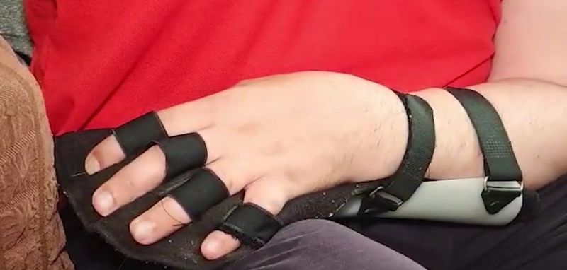 interlop, politist ranit, politist atacat sabie 