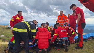 Un singur tânăr a supraviețuit tragediei de la Portăreasa. Victimele voiau să vadă răsăritul atunci când au căzut cu mașina în prăpastie