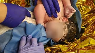 Un bebeluș s-a născut &icirc;n Ambulanță