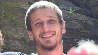 "Se juca pe plajă cu cei mici și a dispărut". Un tată de 28 de ani a fost înghițit de nisip chiar sub ochii copiilor lui