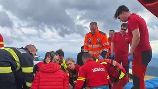 VIDEO  Tragedie &icirc;n munți: patru tineri au murit, unul a reușit să supraviețuiască miraculos. C&acirc;nd vor fi &icirc;nmorm&acirc;ntați