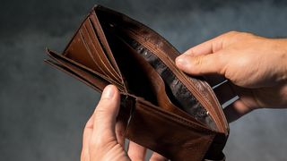 VIDEO Rom&acirc;nii str&acirc;ng cureaua! Consumul a scăzut cu 10%, cea mai mare prăbușire din ultimii 15 ani