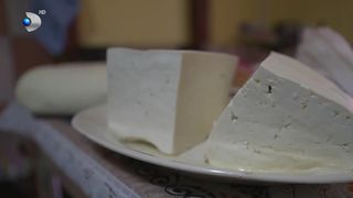 VIDEO &bdquo;Luăm mai puțin. Nu mai luăm cu kilogramele&rdquo;. De ce s-a scumpit br&acirc;nza la poarta fermei