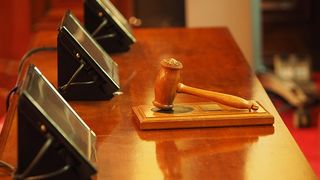 Un bărbat din județul Iași l-a dat în judecată pe Dumnezeu. Motivul: un cireș rupt de vân