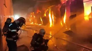 VIDEO Incendiu uriaș la complexul "Dragonul Roșu" din Capitală. Mesaj Ro-Alert