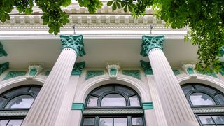 Formele antice în arhitectura neoclasică: de la Roma Antică la clădirile moderne