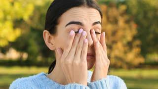 Alergia la ambrozie. Cum poți diminua simptomele și când se recomandată vizita la cabinetul de alergologie?