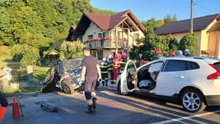VIDEO Valea Oltului,  paralizată de un accident tragic! Un copil de 3 ani a murit pe loc, iar 7 persoane au ajuns la spital