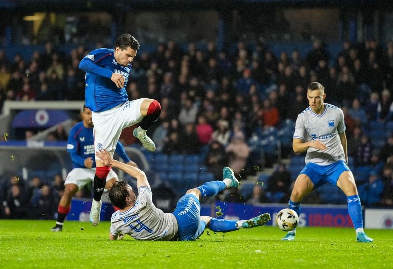 Ianis Hagi jucând pentru Rangers