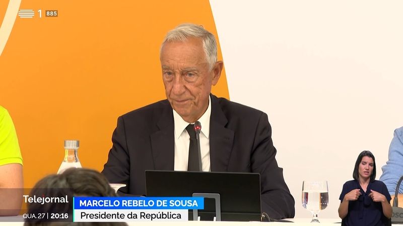 Președintele Portugaliei, la școala de vară