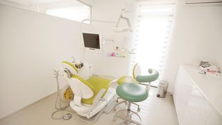 VIDEO Cabinetele sociale îi ajută pe români să aibă acces la servicii stomatologice de calitate: "Mă simt foarte bine cu ei"