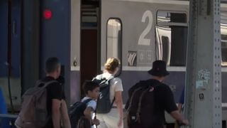 VIDEO Hoții de cale ferată din România pun în pericol viețile a mii de oameni