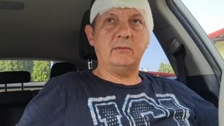 VIDEO Șofer cu dizabilități, bătut de pasagerul agresiv. Bărbatul a povestit prin ce a trecut: „Mi-a dat cu picioarele și cu pumnii”