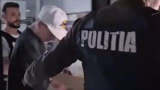 VIDEO Hoț prins de poliție după ce s-a lăudat în mediul online că a spart un magazin. Tânărul a fost săltat din București 