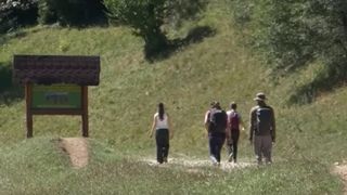 VIDEO Ultimul weekend de vară. Turiștii aleg &icirc;ntre aventura la munte și relaxarea la mare