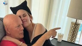 VIDEO Bruce Willis, &icirc;n lupta cu demența. Soția sa, criticată după mutarea actorului &icirc;ntr-o casă adaptată nevoilor sale