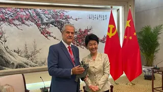 Adrian Nastase, alături de ministru adjunct Sun Haiyan&nbsp;