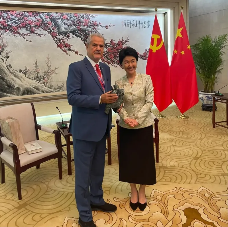 Adrian Nastase, alături de ministru adjunct Sun Haiyan 